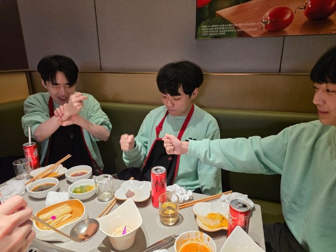 DK三人组聚餐:由衷感谢安排周全的Riot/LCK/LPL以及中国安保人员